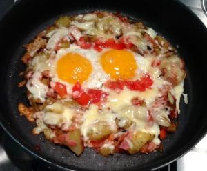 Easy breakfast with home made hash potatoes and eggs!